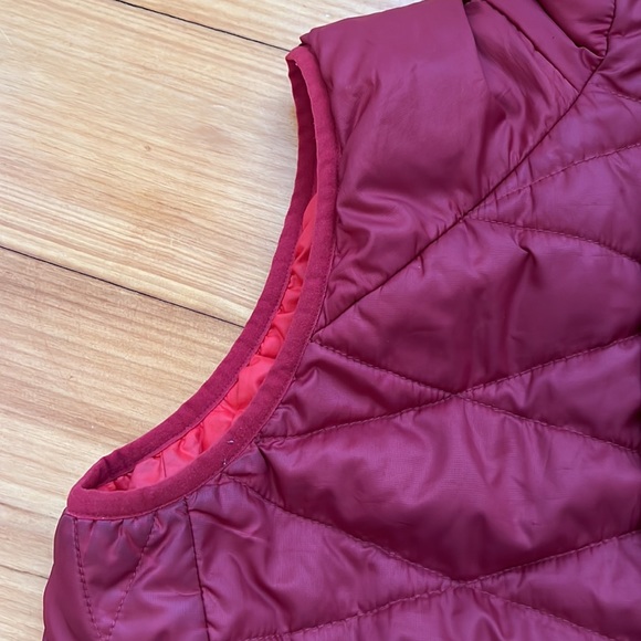 Women’s Patagonia Down Vest. Red. Size Medium. - Picture 10 of 10